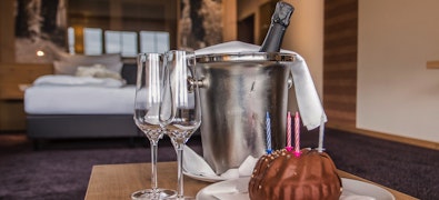 Feiere deinen Geburtstag in den exklusivsten Wellnesshotels im Berner Oberland mit weekend4two.